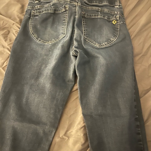 Democracy Preowned Jeans - Picture 3 of 3